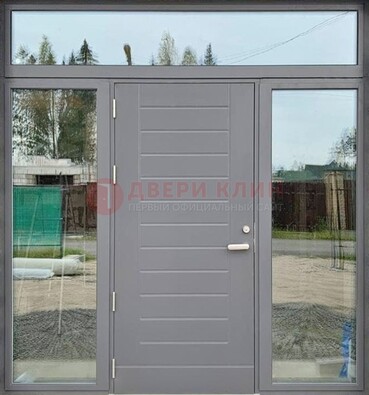 Серая стальная дверь с панелью МДФ и стеклянными фрамугами ДФГ-28 в Солнечногорске
