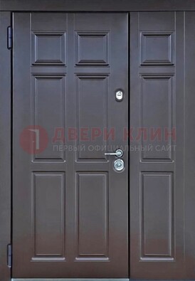 Тёмная двухстворчатая входная дверь для коттеджа с МДФ ДМ-533 в Солнечногорске