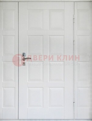 Белая входная дверь для коттеджа с МДФ ДМ-536 в Солнечногорске