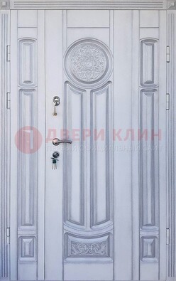 Белая двухстворчатая дверь с массивом дуба ДМД-72 в Солнечногорске