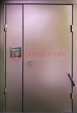 Коричневая стальная дверь в подъезд ДПД-1 в Солнечногорске