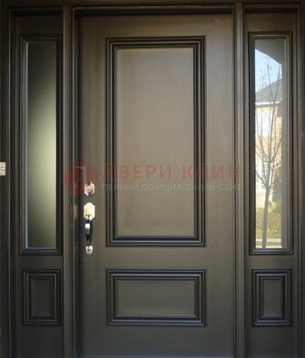 Парадная дверь с отделкой массив ДПР-65 в загородный дом в Солнечногорске