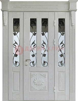Входная парадная дверь со стеклом и ковкой в белом цвете ДПР-93 в Солнечногорске