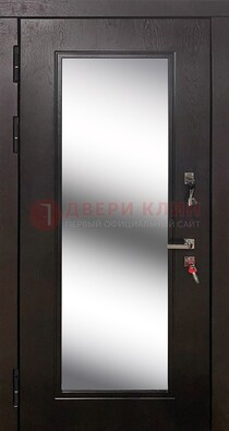 Коричневая железная дверь со стеклом для дома ДС-23 в Солнечногорске