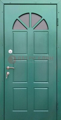 Зеленая стальная дверь со стеклом для дома ДС-28 в Солнечногорске