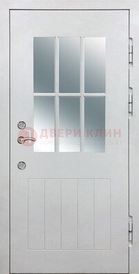 Белая уличная дверь со стеклом ДС-30 в Солнечногорске