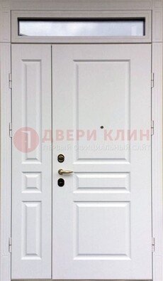 Белая двухстворчатая металлическая дверь со стеклом ДС-63 в Солнечногорске