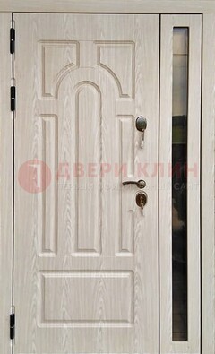 Белая металлическая дверь со стеклом ДС-68 в Солнечногорске