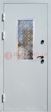 Серая металлическая дверь со стеклом и ковкой ДС-75 в Солнечногорске