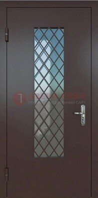 Темная металлическая дверь с решеткой и стеклом ДС-7 в Солнечногорске