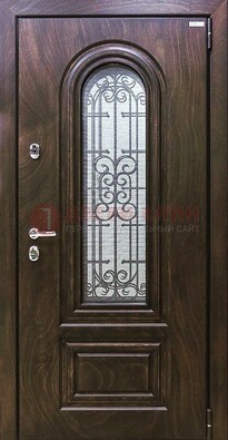 Темная филенчатая железная дверь со стеклом и ковкой ДСК-102 в Солнечногорске