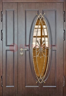 Полуторная металлическая дверь со стеклом и ковкой ДСК-108 в Солнечногорске