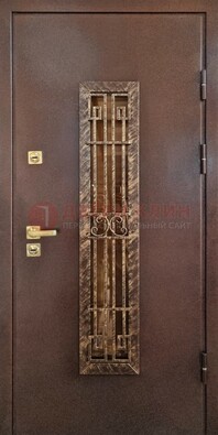 Металлическая дверь с порошковым напылением со стеклом и ковкой ДСК-110 в Солнечногорске