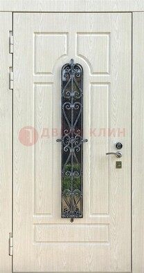 Светлая стальная дверь со стеклом и ковкой ДСК-118 в Солнечногорске