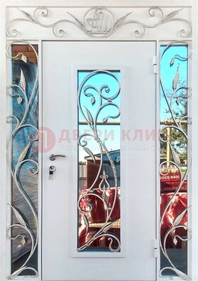 Белая входная дверь порошок со стеклом и ковкой ДСК-165 в Солнечногорске