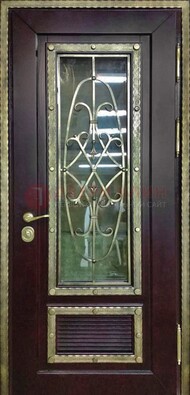 Темная уличная дверь порошок со стеклом и ковкой ДСК-167 в Солнечногорске
