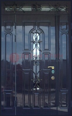 Глянцевая полуторная дверь Винорит стекло и ковка ДСК-275 в Солнечногорске
