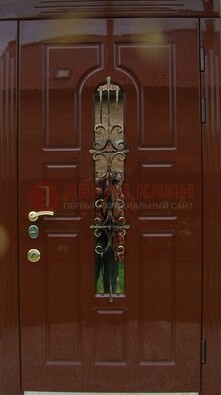 Красивая металлическая дверь со стеклом и ковкой ДСК-33 в Солнечногорске