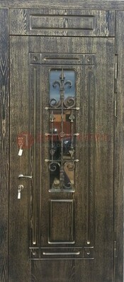 Зеленая входная дверь со стеклом и ковкой ДСК-67 в Солнечногорске