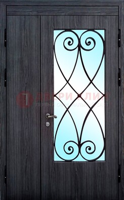 Стальная дверь со стеклом и ковкой ДСК-69 в деревянный дом в Талдоме