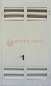 Белая металлическая техническая дверь с вентиляционной решеткой ДТ-6 в Солнечногорске