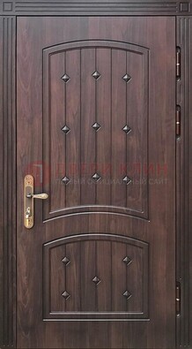 Коричневая уличная дверь с виноритом для дома ДВТ-235 в Солнечногорске
