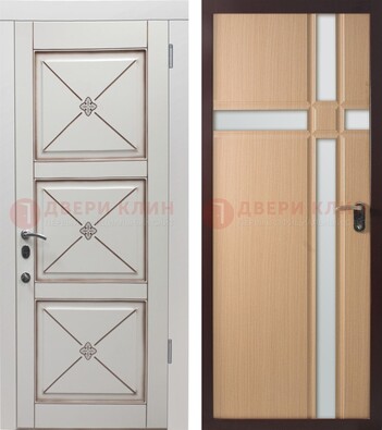 Белая уличная дверь с зеркальными вставками внутри ДЗ-94 в Солнечногорске