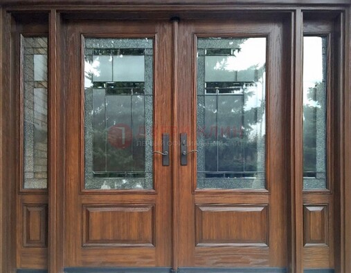 Распашная стальная дверь с массивом с витражом и фрамугами ВЖ-21 в Солнечногорске